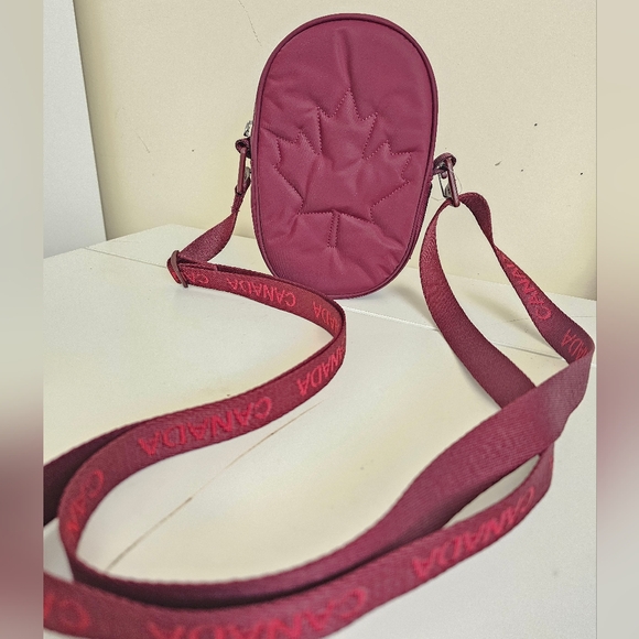 Lululemon Team Canada 22 Future Legacy Crossbody Bag - Picture 4 of 8